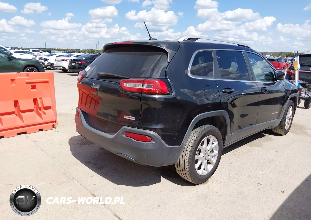 2015 Jeep Cherokee Latitude VIN:1C4PJLCB3FW790863 - 4