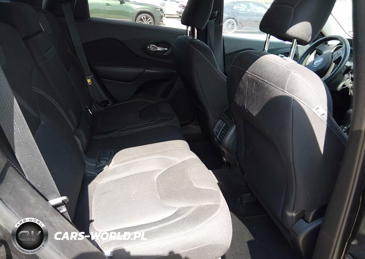 2015 Jeep Cherokee Latitude VIN:1C4PJLCB3FW790863 - 8