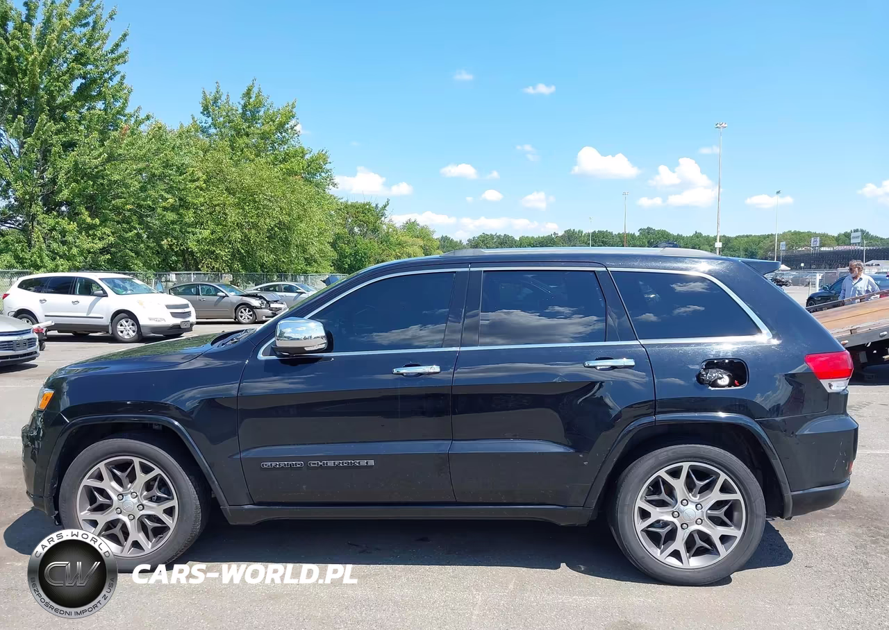 2021 Jeep Grand Cherokee Overland 4X4 VIN:1C4RJFCG8MC586578 - 12