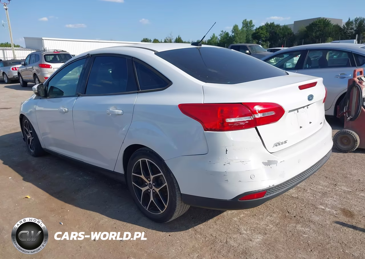 2017 Ford Focus Sel VIN:1FADP3H21HL257527 - 3