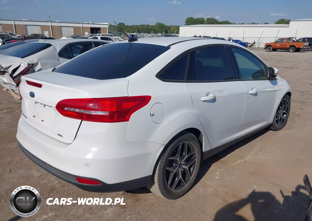 2017 Ford Focus Sel VIN:1FADP3H21HL257527 - 4