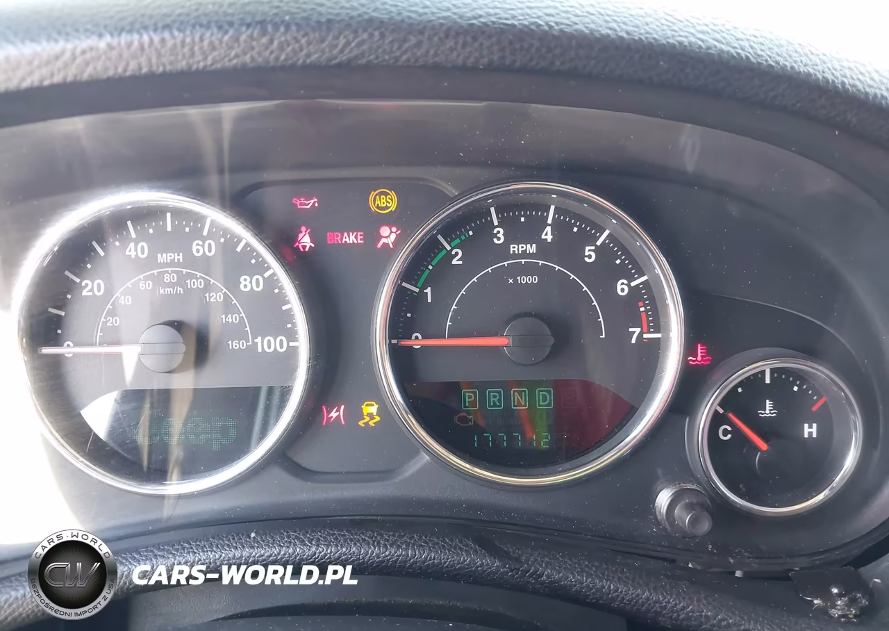 2014 Jeep Wrangler Unlimited Sport VIN:1C4HJWDG4EL113613 - 7
