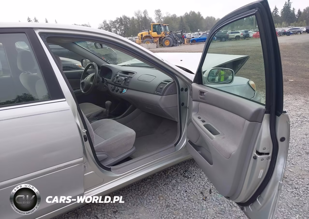 2003 Toyota Camry Le VIN:JTDBE32K630161144 - 5