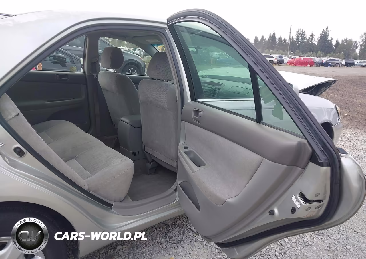 2003 Toyota Camry Le VIN:JTDBE32K630161144 - 8