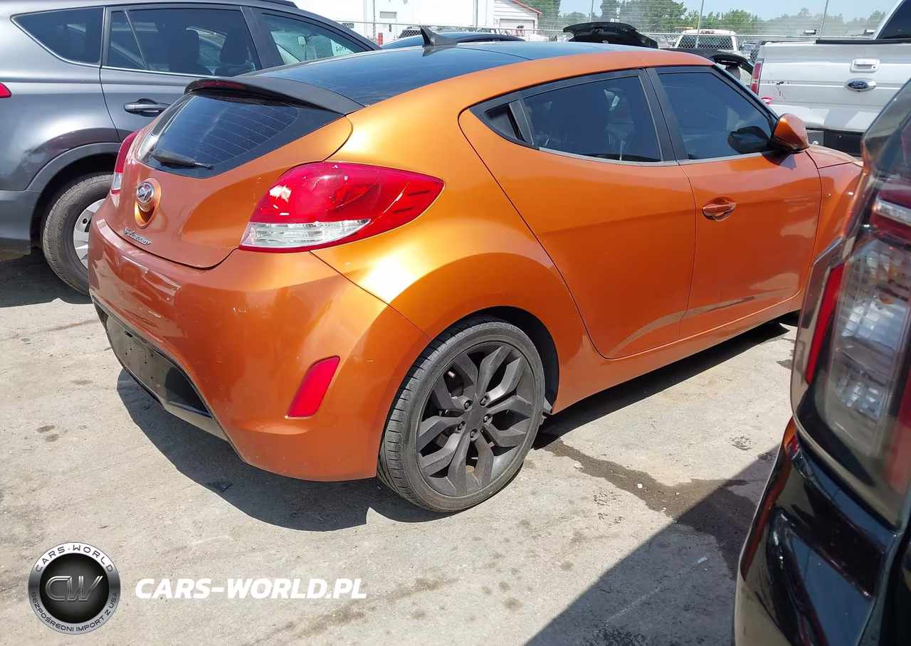 2013 Hyundai Veloster Base W-Black VIN:KMHTC6AD2DU093252 - 4