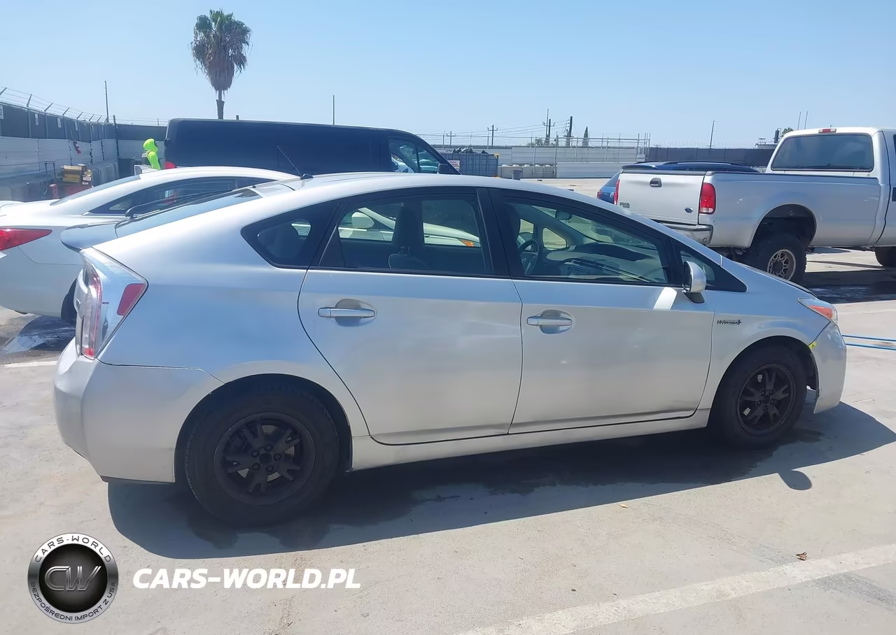 2015 Toyota Prius Two VIN:JTDKN3DU0F1926698 - 13