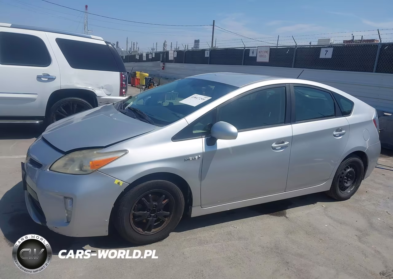 2015 Toyota Prius Two VIN:JTDKN3DU0F1926698 - 14