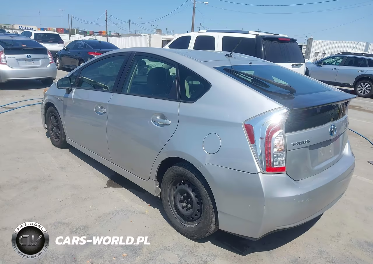 2015 Toyota Prius Two VIN:JTDKN3DU0F1926698 - 3