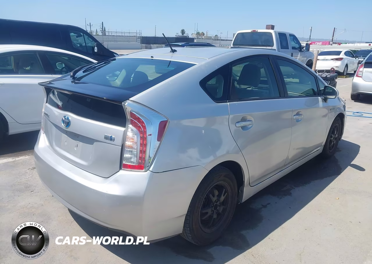 2015 Toyota Prius Two VIN:JTDKN3DU0F1926698 - 4