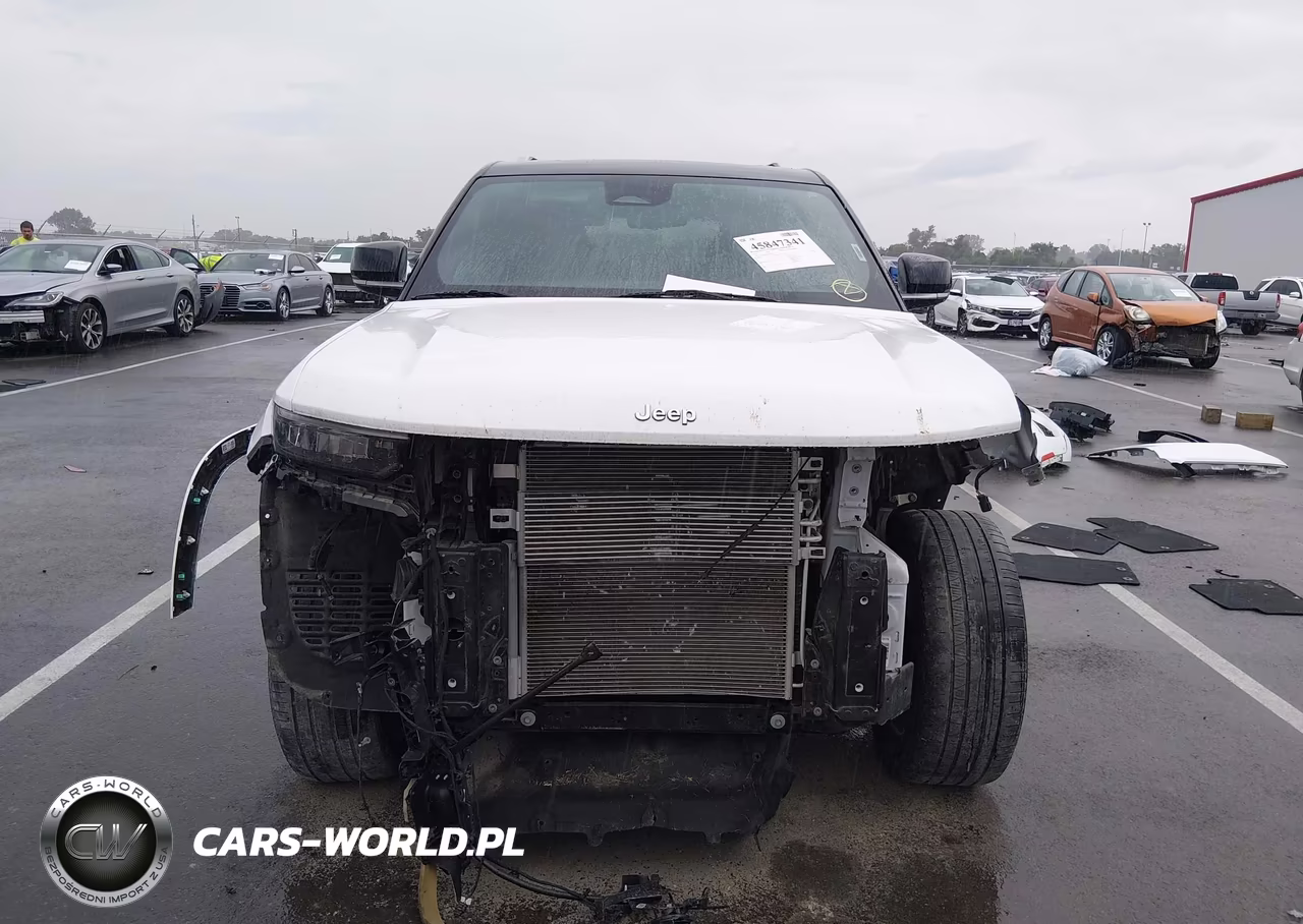 2023 Jeep Grand Cherokee Summit 4X4 VIN:1C4RJHEG7P8872065 - 13