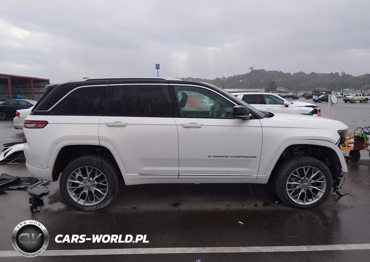 2023 Jeep Grand Cherokee Summit 4X4 VIN:1C4RJHEG7P8872065 - 14