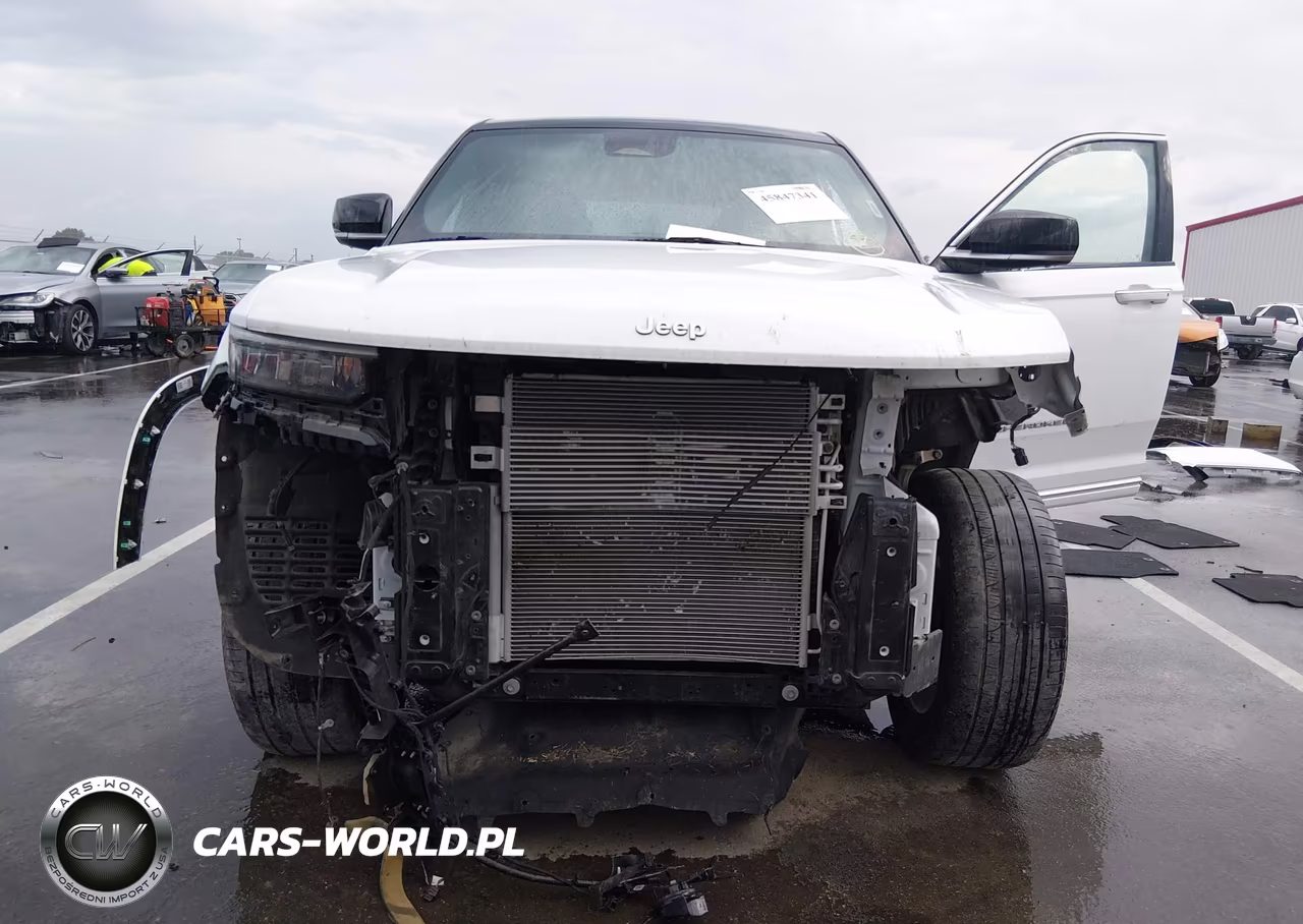 2023 Jeep Grand Cherokee Summit 4X4 VIN:1C4RJHEG7P8872065 - 6