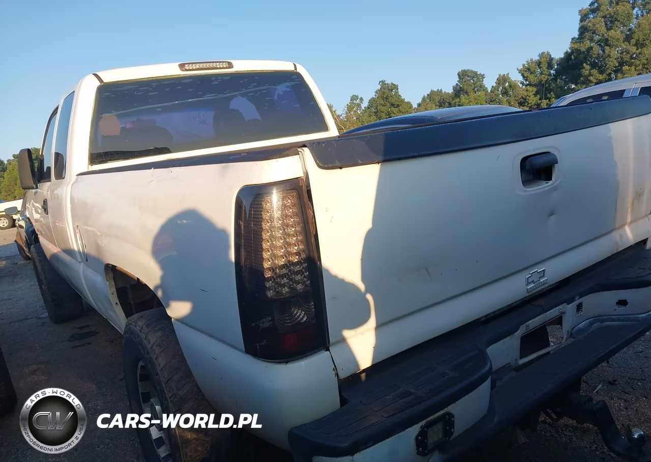 2005 Chevrolet Silverado 2500Hd Work Truck VIN:1GCHC29U25E147202 - 3