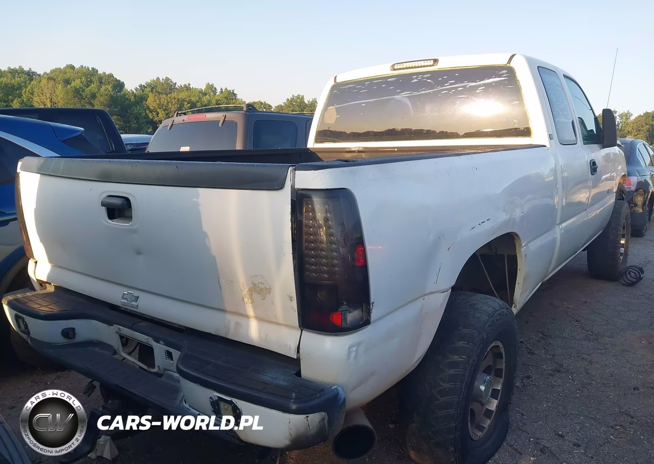 2005 Chevrolet Silverado 2500Hd Work Truck VIN:1GCHC29U25E147202 - 4