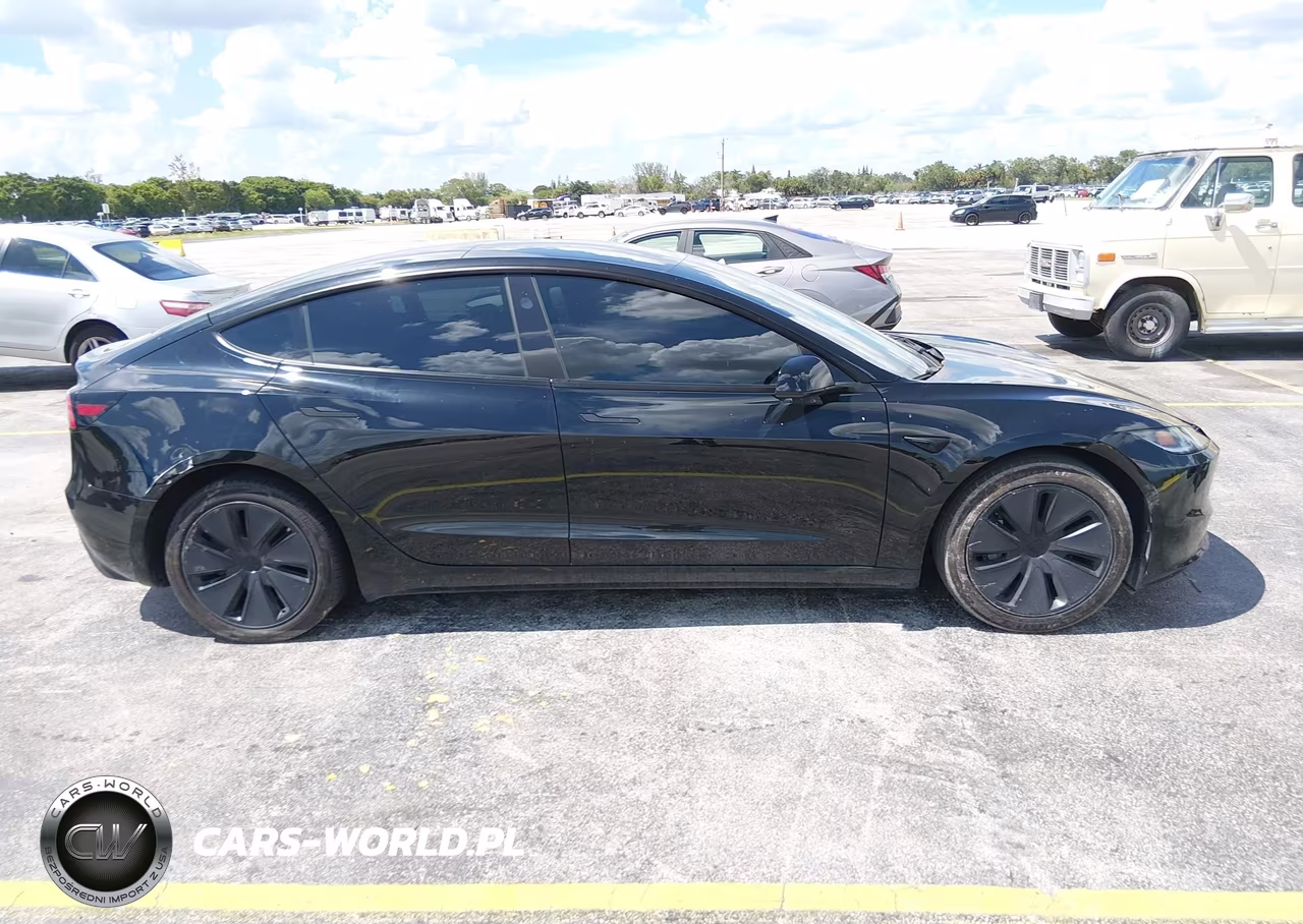 2025 Tesla Model 3 Long Range Rear-Wheel Drive-Standard Rear-Wheel Drive VIN:5YJ3E1EA1SF976024 - 12