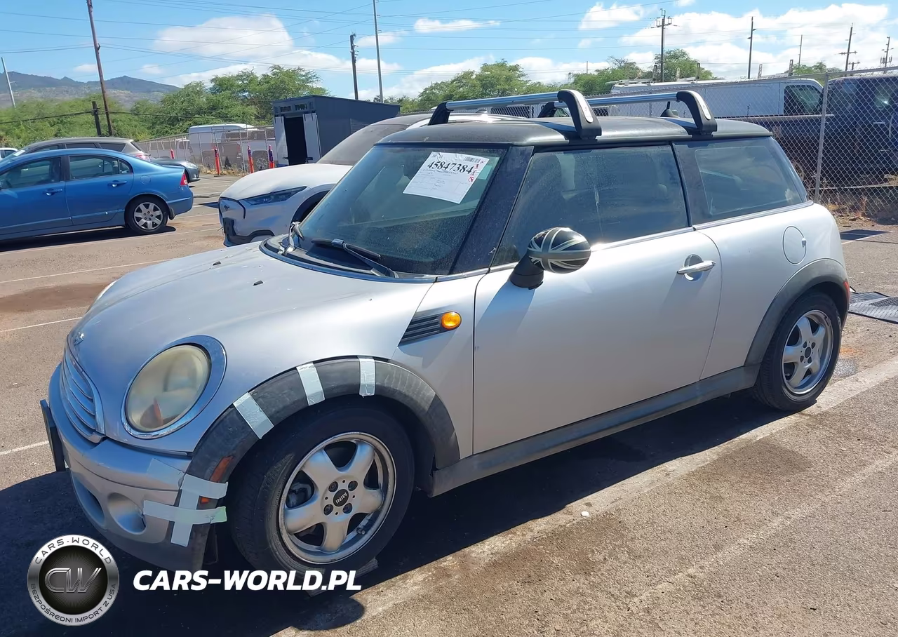 2007 Mini Cooper VIN:WMWMF33517TT57525 - 2