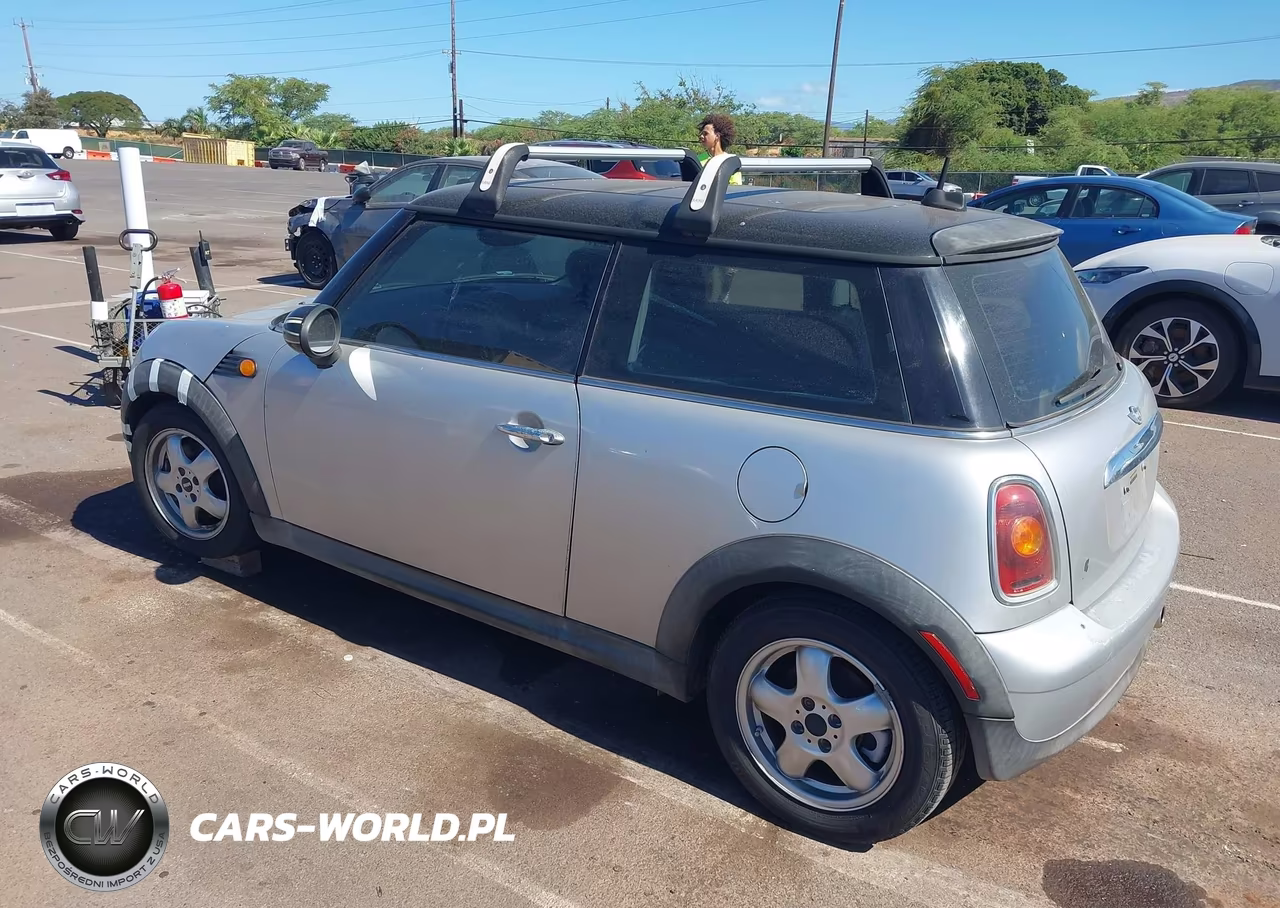 2007 Mini Cooper VIN:WMWMF33517TT57525 - 3
