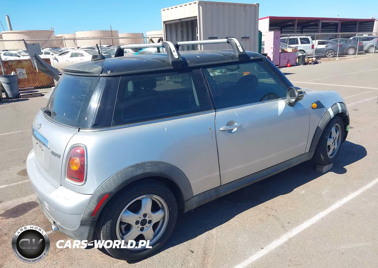 2007 Mini Cooper VIN:WMWMF33517TT57525 - 4