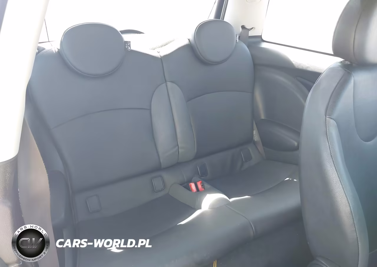 2007 Mini Cooper VIN:WMWMF33517TT57525 - 8