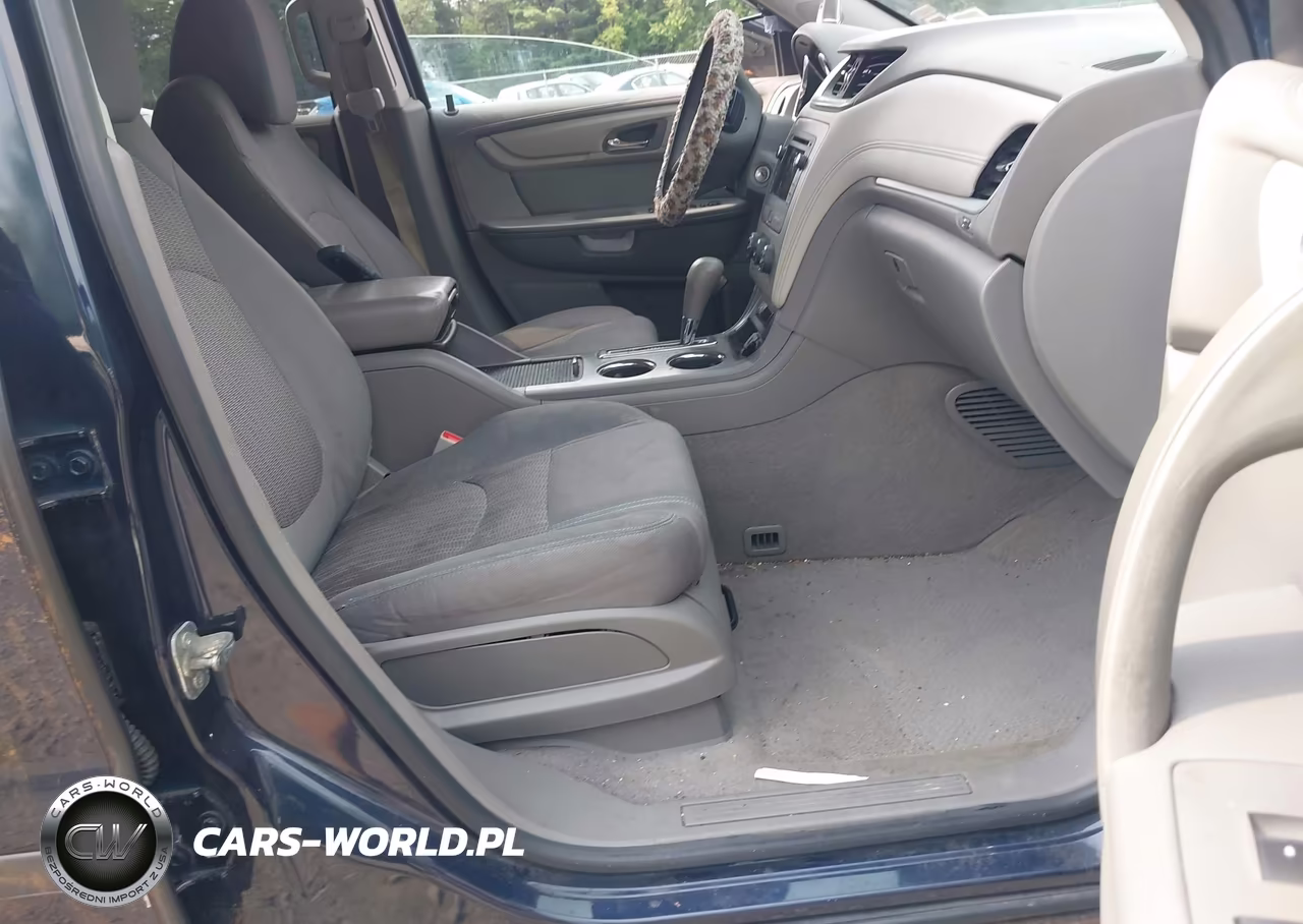 2017 Chevrolet Traverse Ls VIN:1GNKRFED8HJ140095 - 5