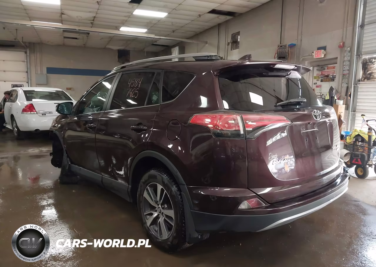 2018 Toyota Rav4 Xle VIN:2T3RFREV1JW818493 - 3