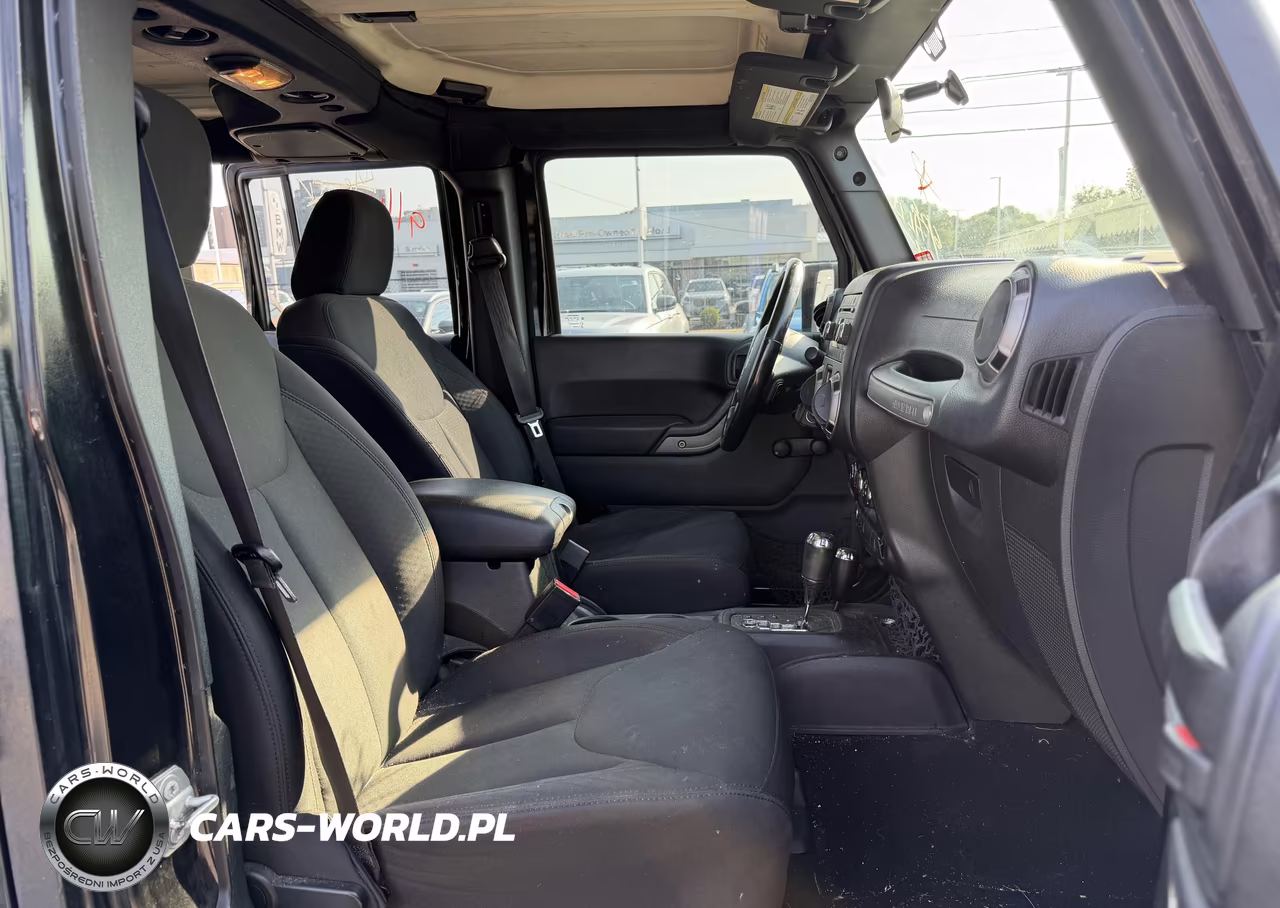 2016 Jeep Wrangler Unlimited Sport VIN:1C4BJWDG3GL194273 - 5