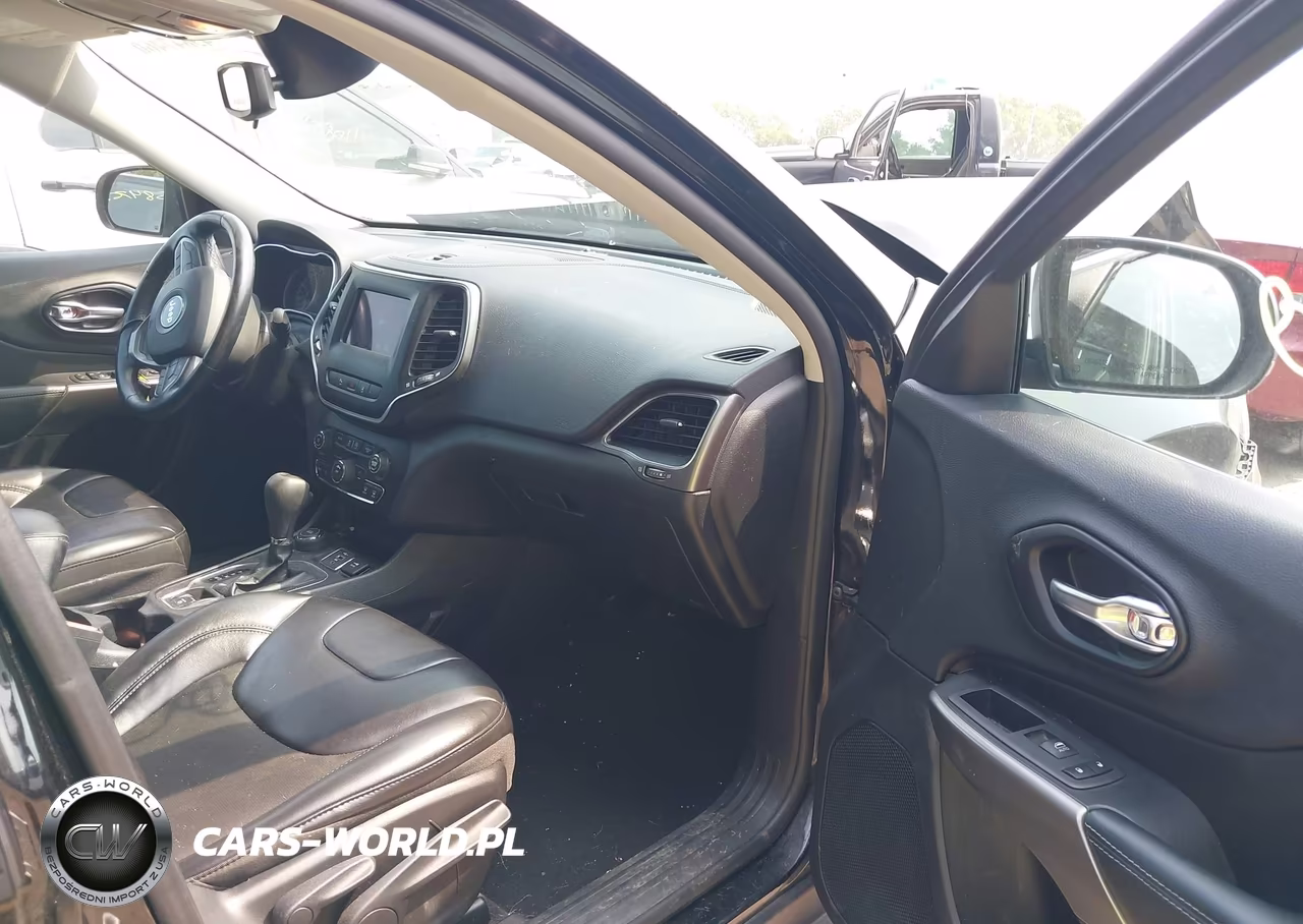 2021 Jeep Cherokee Latitude Plus 4X4 VIN:1C4PJMLB8MD115573 - 5