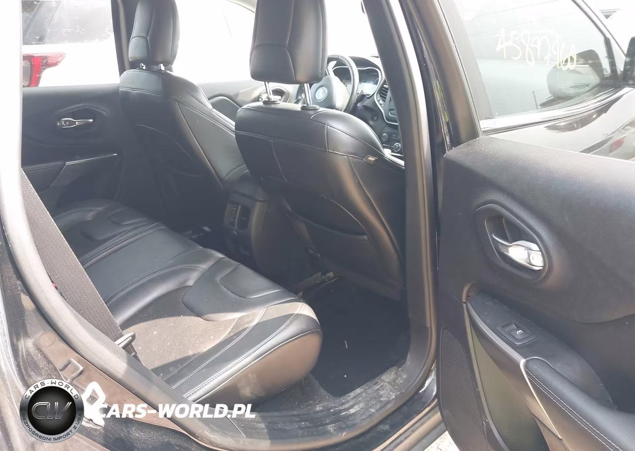 2021 Jeep Cherokee Latitude Plus 4X4 VIN:1C4PJMLB8MD115573 - 8