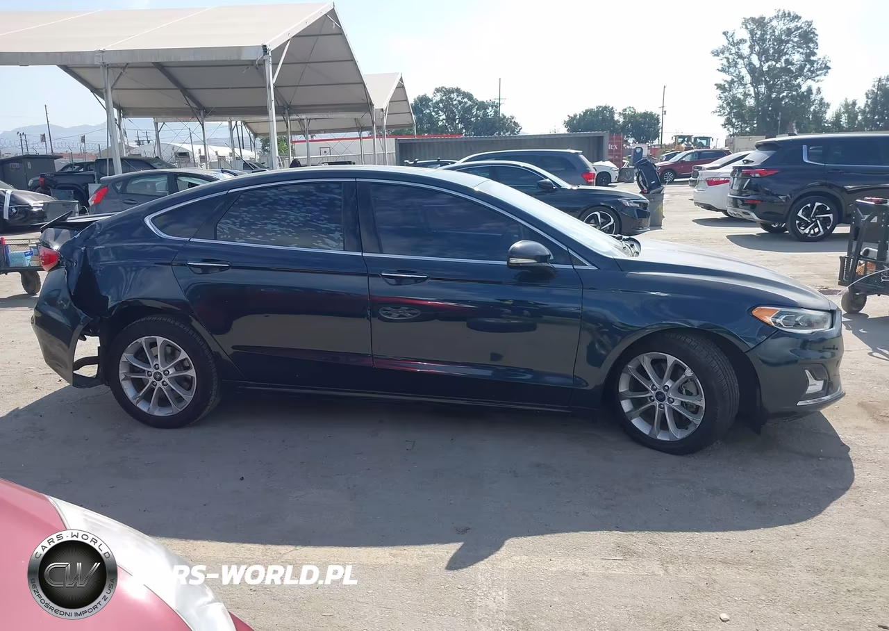 2020 Ford Fusion Plug-In Hybrid Titanium VIN:3FA6P0SU9LR156649 - 13