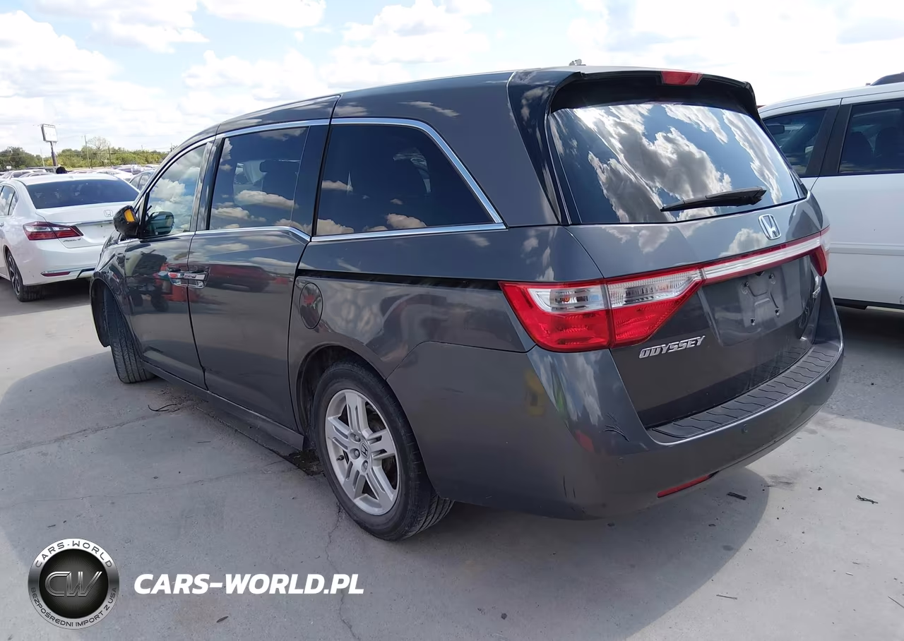 2013 Honda Odyssey Touring-Touring Elite VIN:5FNRL5H91DB003544 - 3