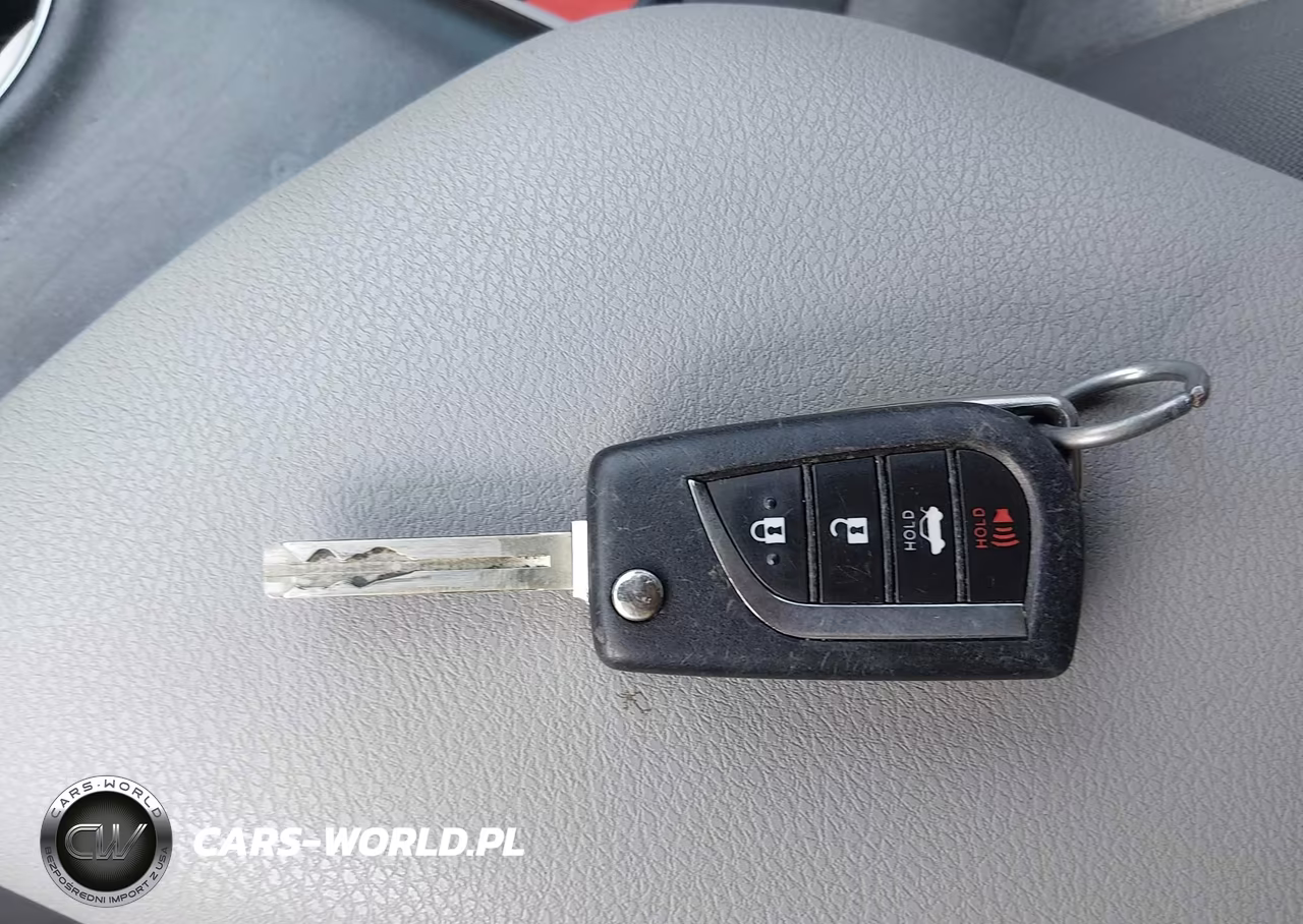 2021 Toyota Camry Le VIN:4T1C11AK0MU580389 - 11