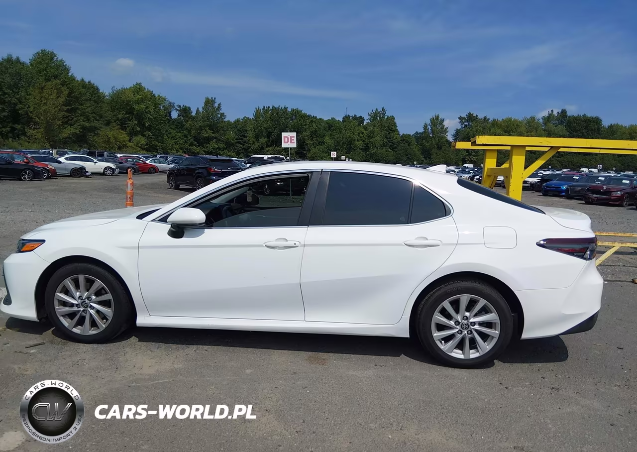 2021 Toyota Camry Le VIN:4T1C11AK0MU580389 - 14