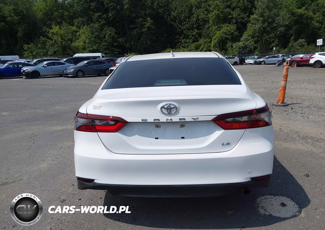 2021 Toyota Camry Le VIN:4T1C11AK0MU580389 - 16