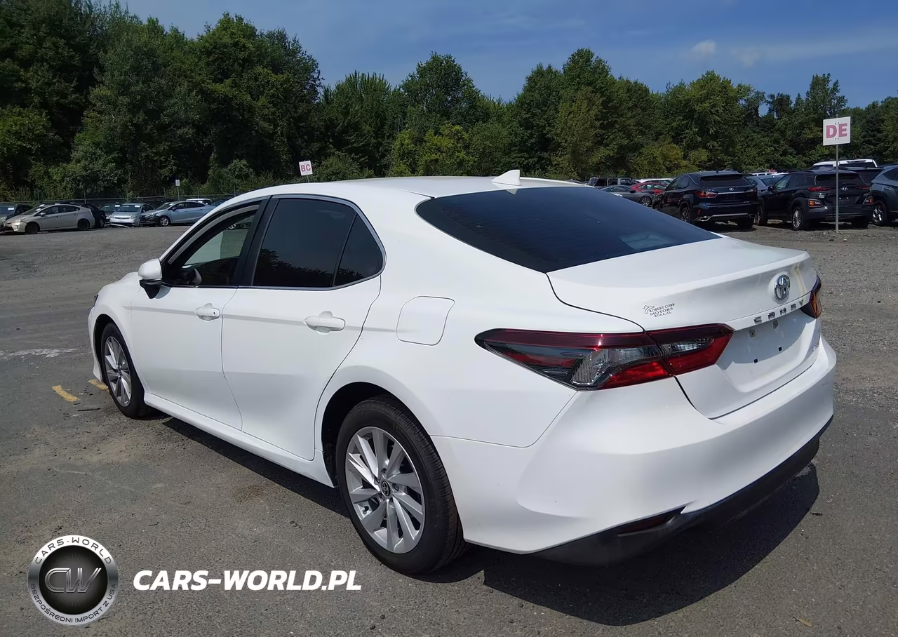 2021 Toyota Camry Le VIN:4T1C11AK0MU580389 - 3