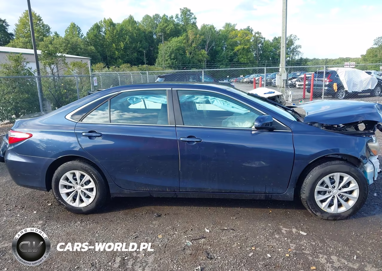 2017 Toyota Camry Le VIN:4T1BF1FKXHU634521 - 14