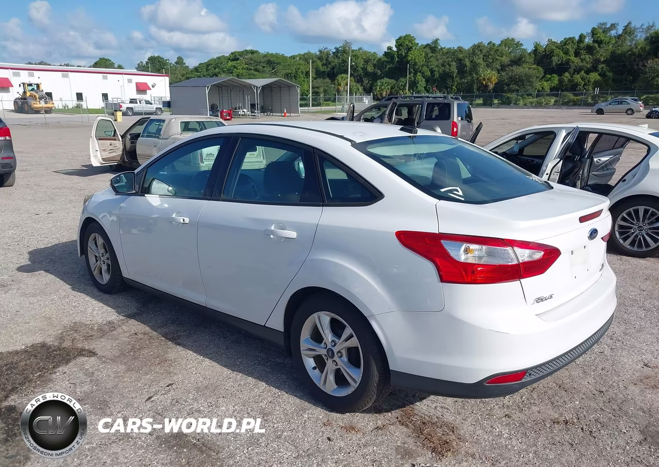 2014 Ford Focus Se VIN:1FADP3F24EL251994 - 3