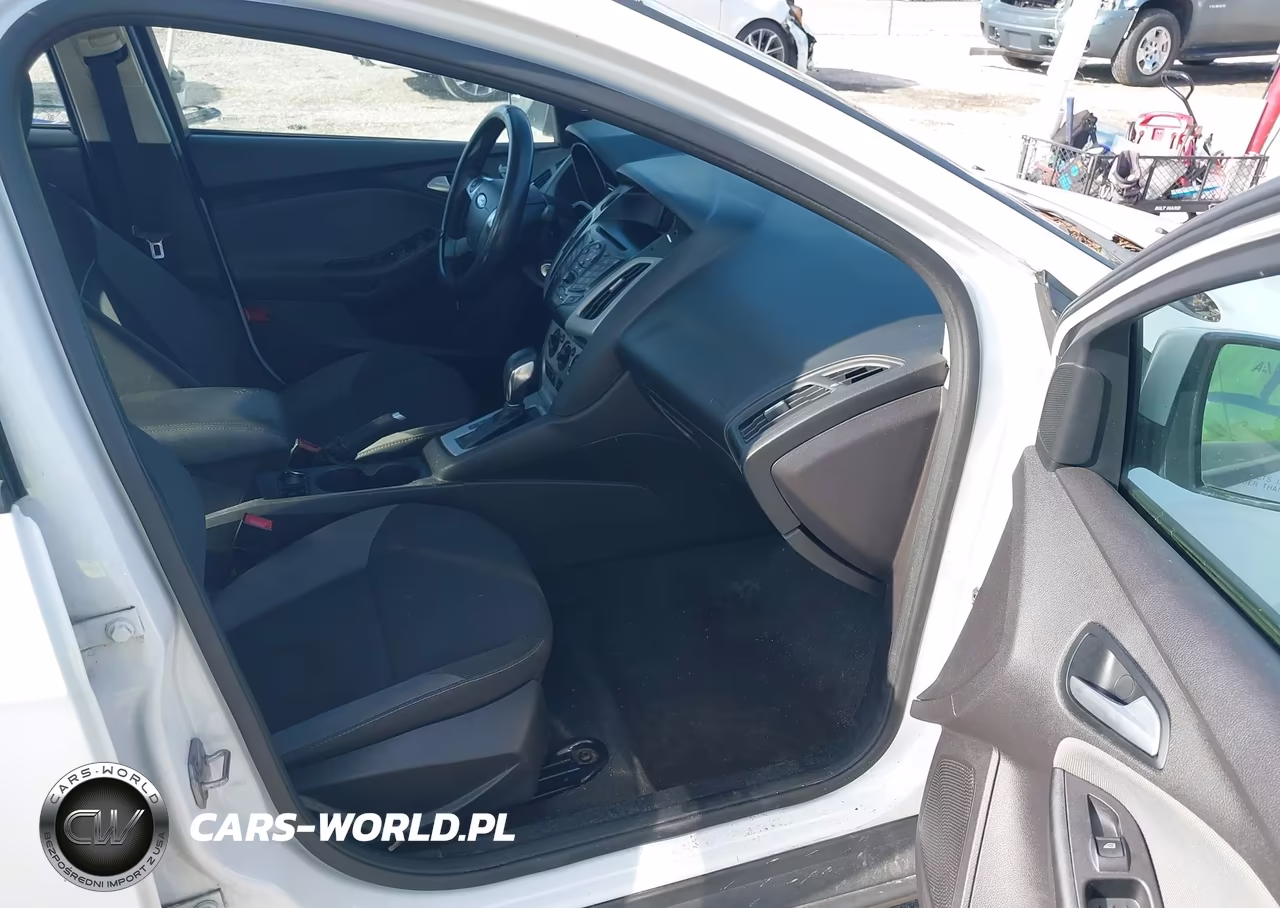 2014 Ford Focus Se VIN:1FADP3F24EL251994 - 5