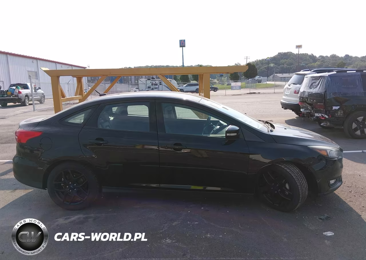 2016 Ford Focus Se VIN:1FADP3F23GL256882 - 13