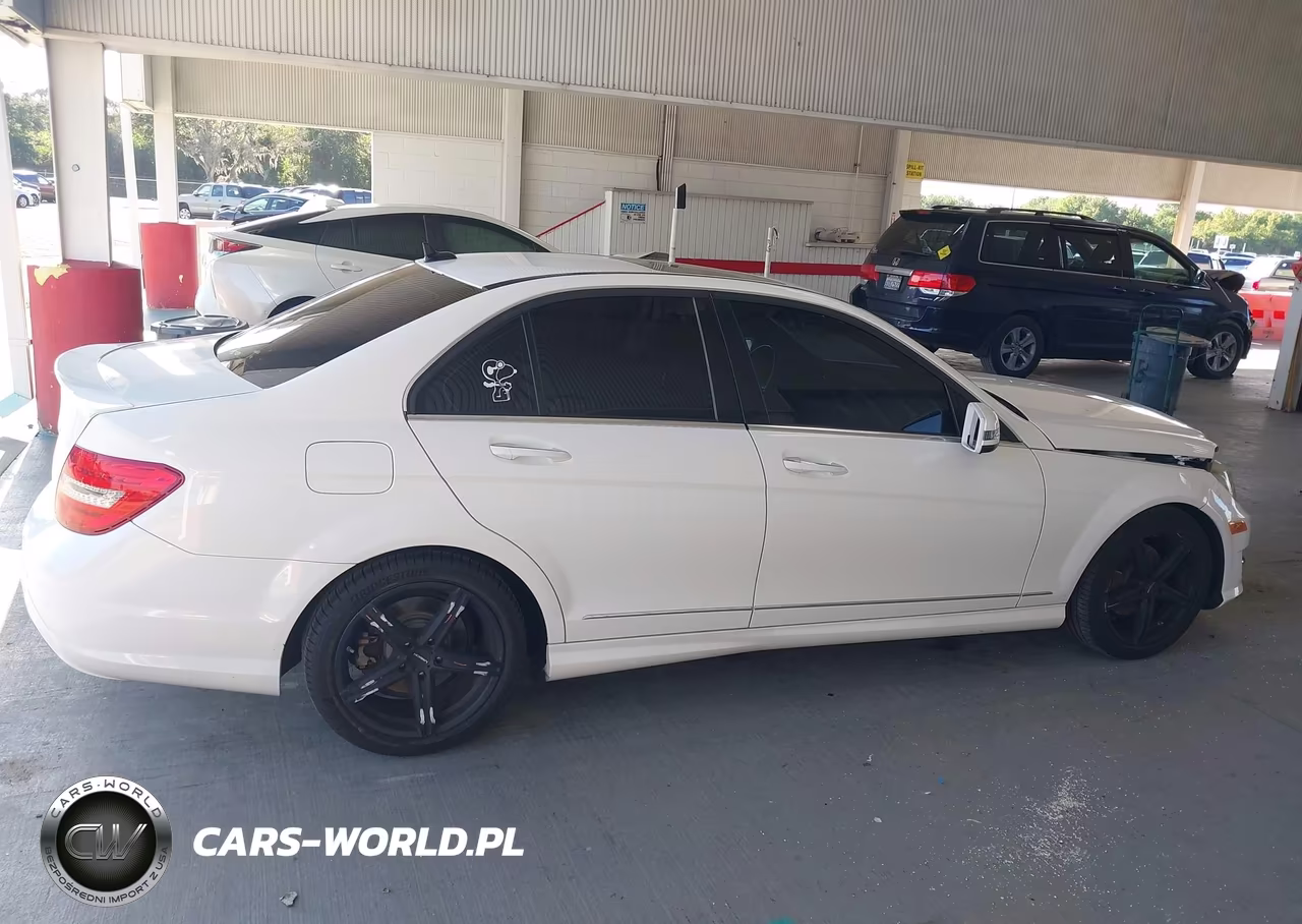 2013 Mercedes-Benz C 250 Sport VIN:WDDGF4HB5DA773448 - 13