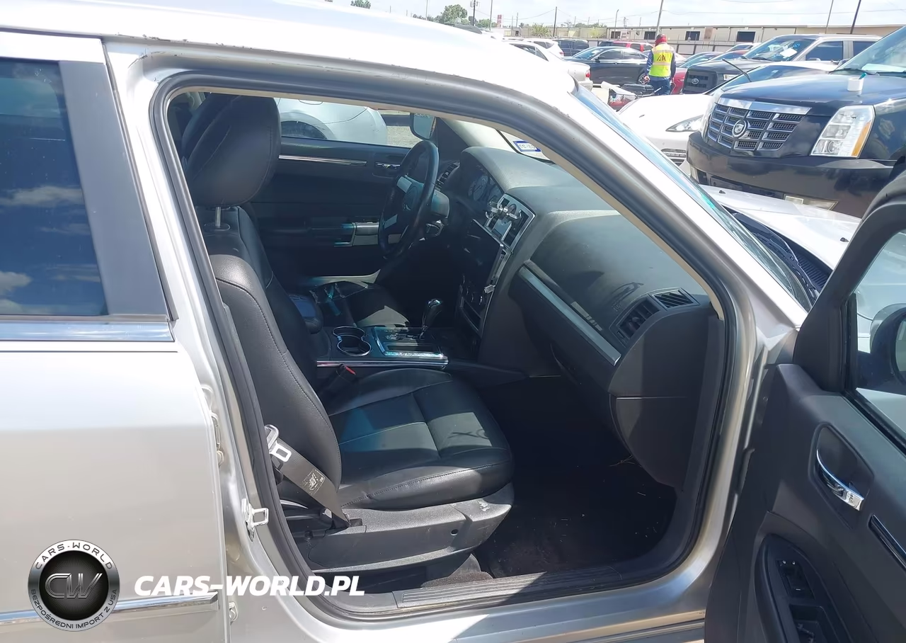 2009 Chrysler 300 Touring VIN:2C3KA53V99H621664 - 5