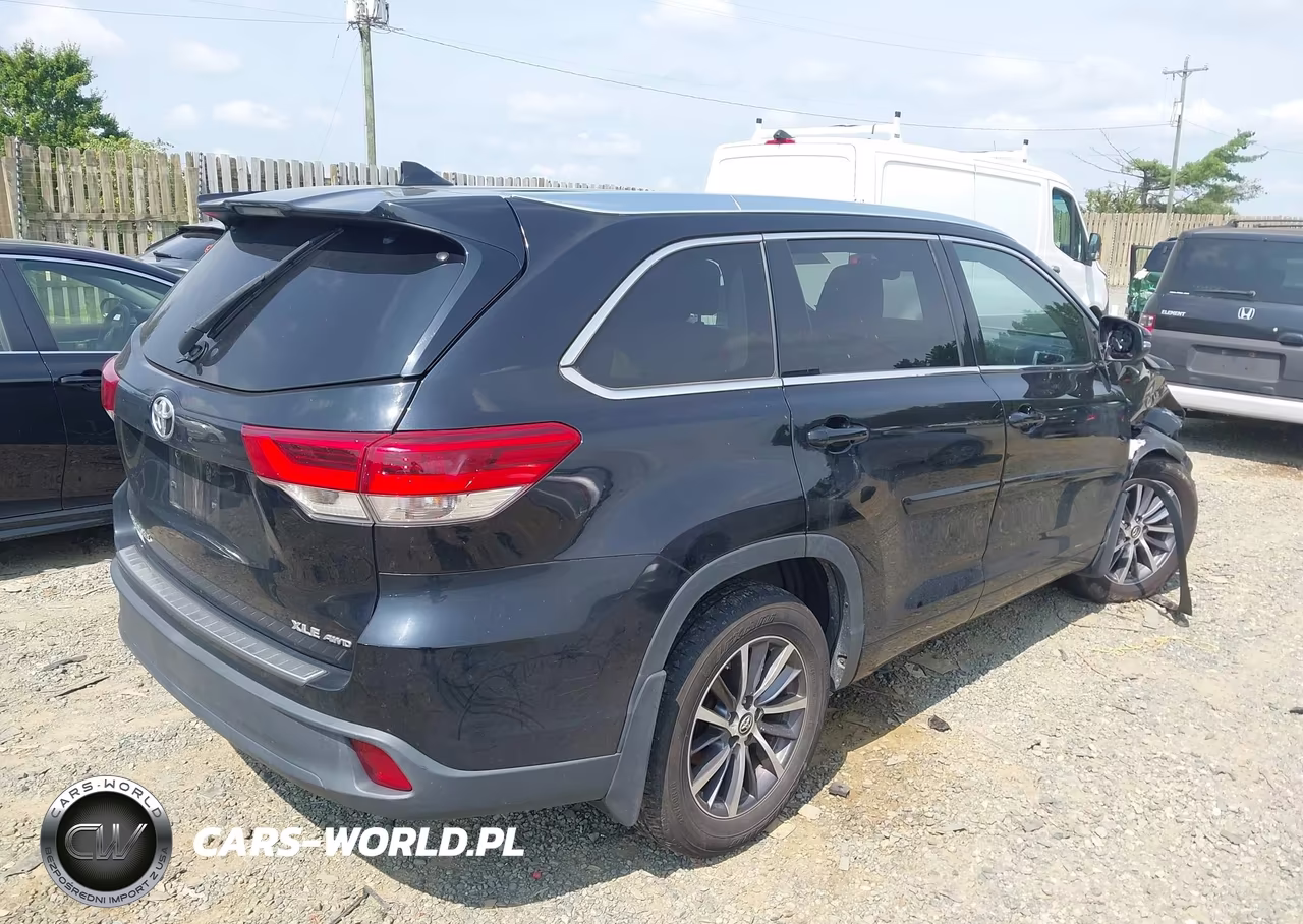 2017 Toyota Highlander Xle VIN:5TDJZRFH6HS473387 - 4
