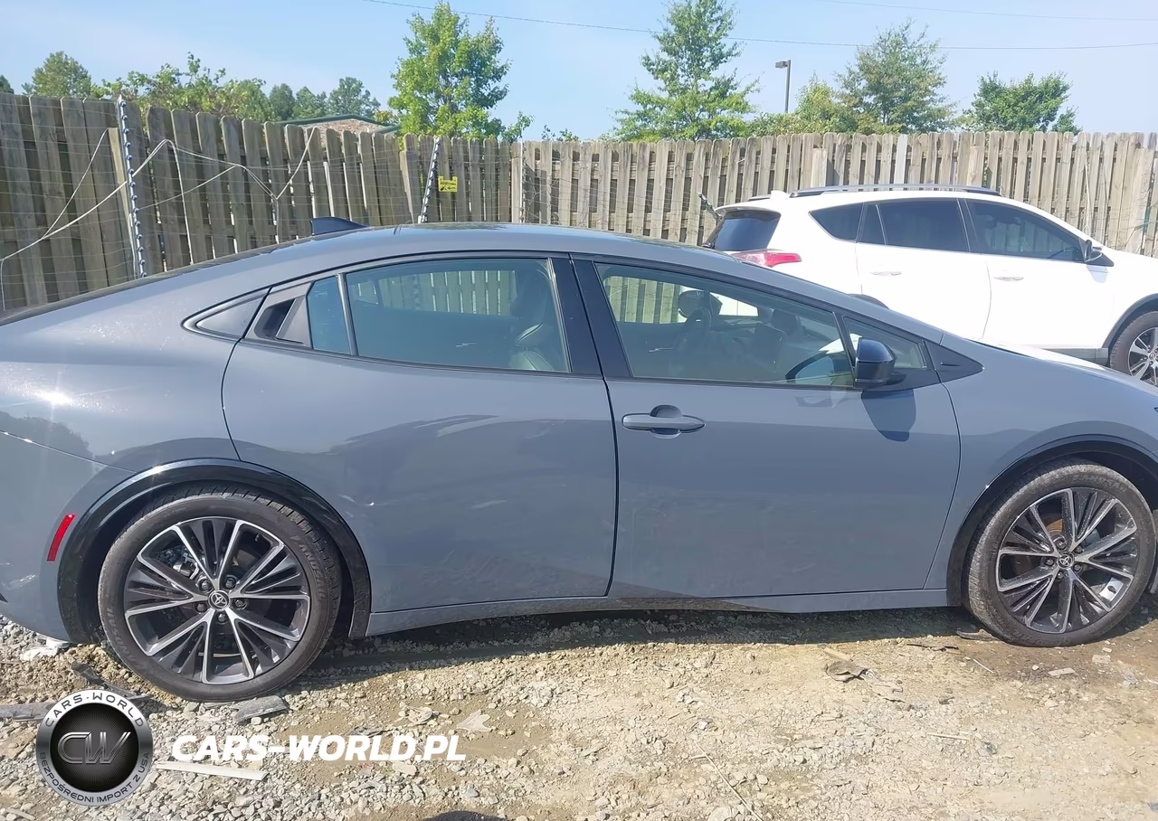 2024 Toyota Prius Xle VIN:JTDACAAU4R3037874 - 13