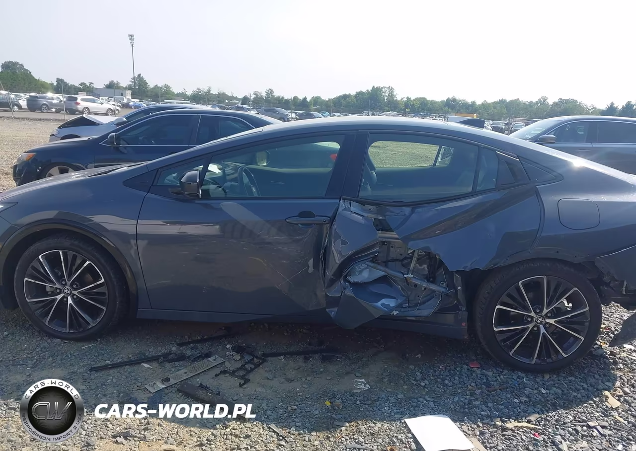 2024 Toyota Prius Xle VIN:JTDACAAU4R3037874 - 14