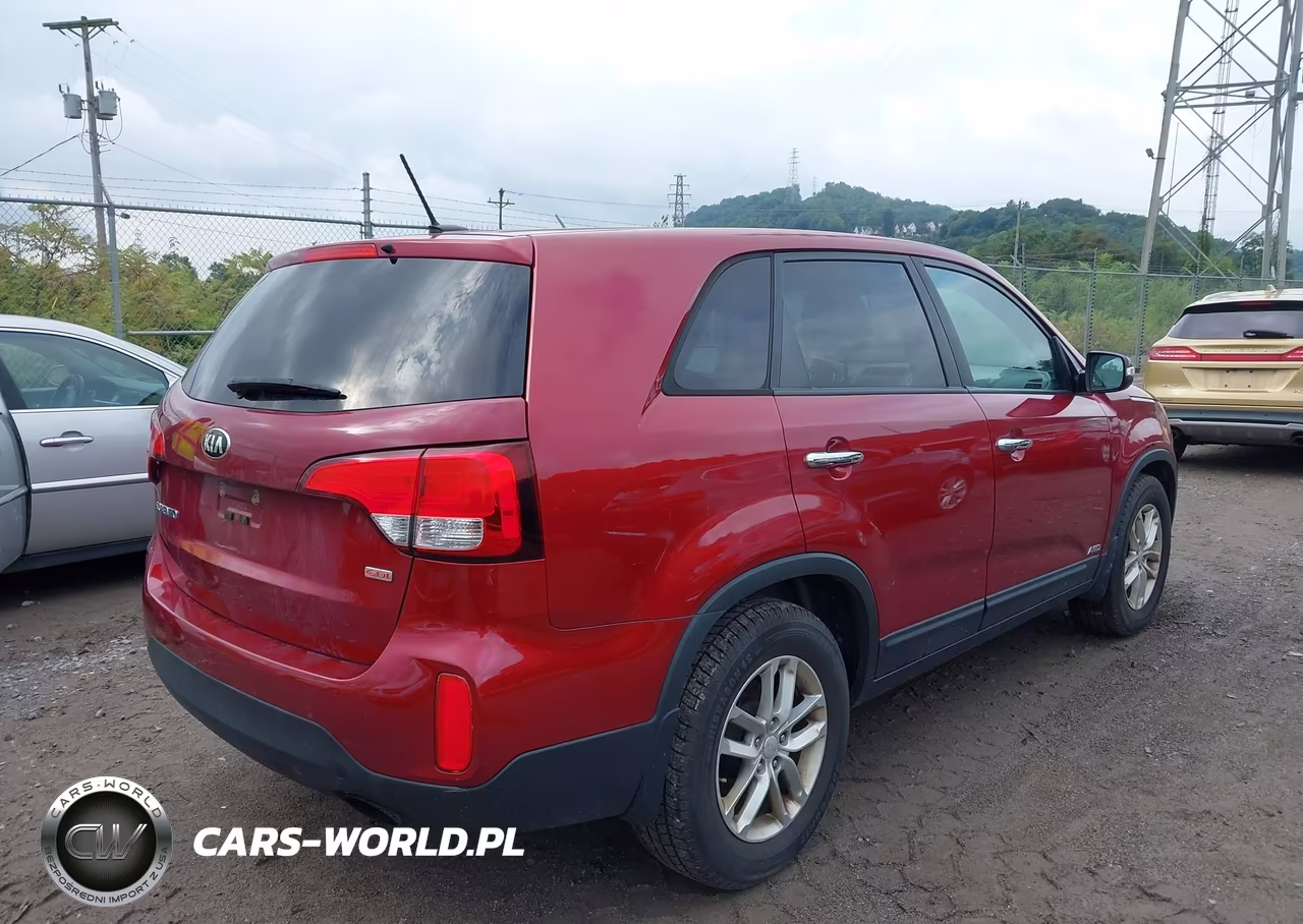 2015 Kia Sorento Lx VIN:5XYKTCA67FG649382 - 4
