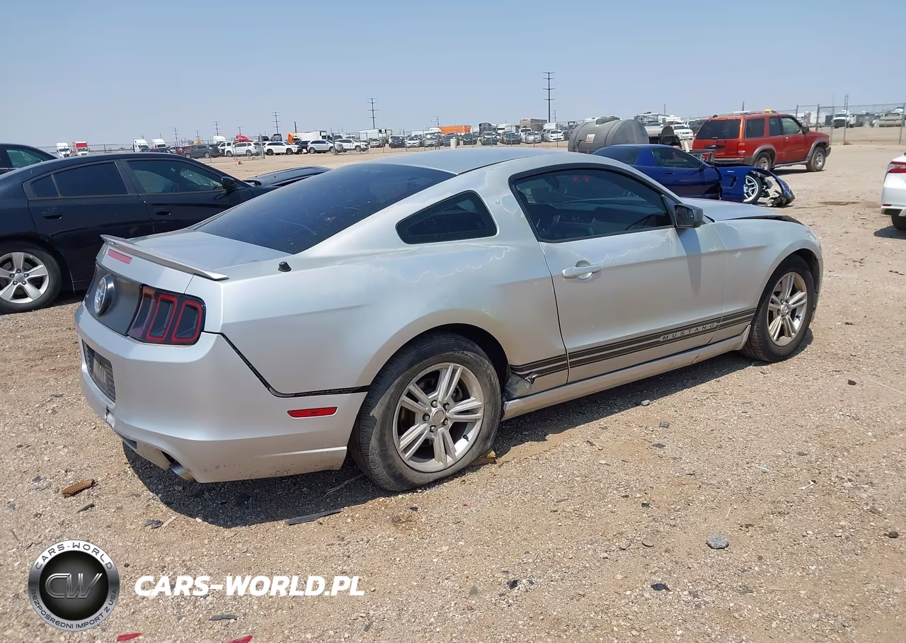 2013 Ford Mustang V6 VIN:1ZVBP8AM9D5260312 - 4