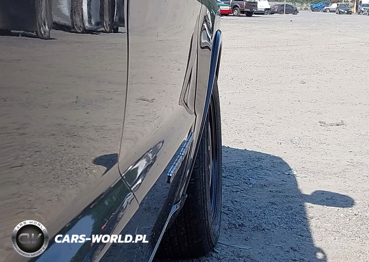 2018 Jeep Grand Cherokee Overland 4X4 VIN:1C4RJFCG7JC506666 - 6