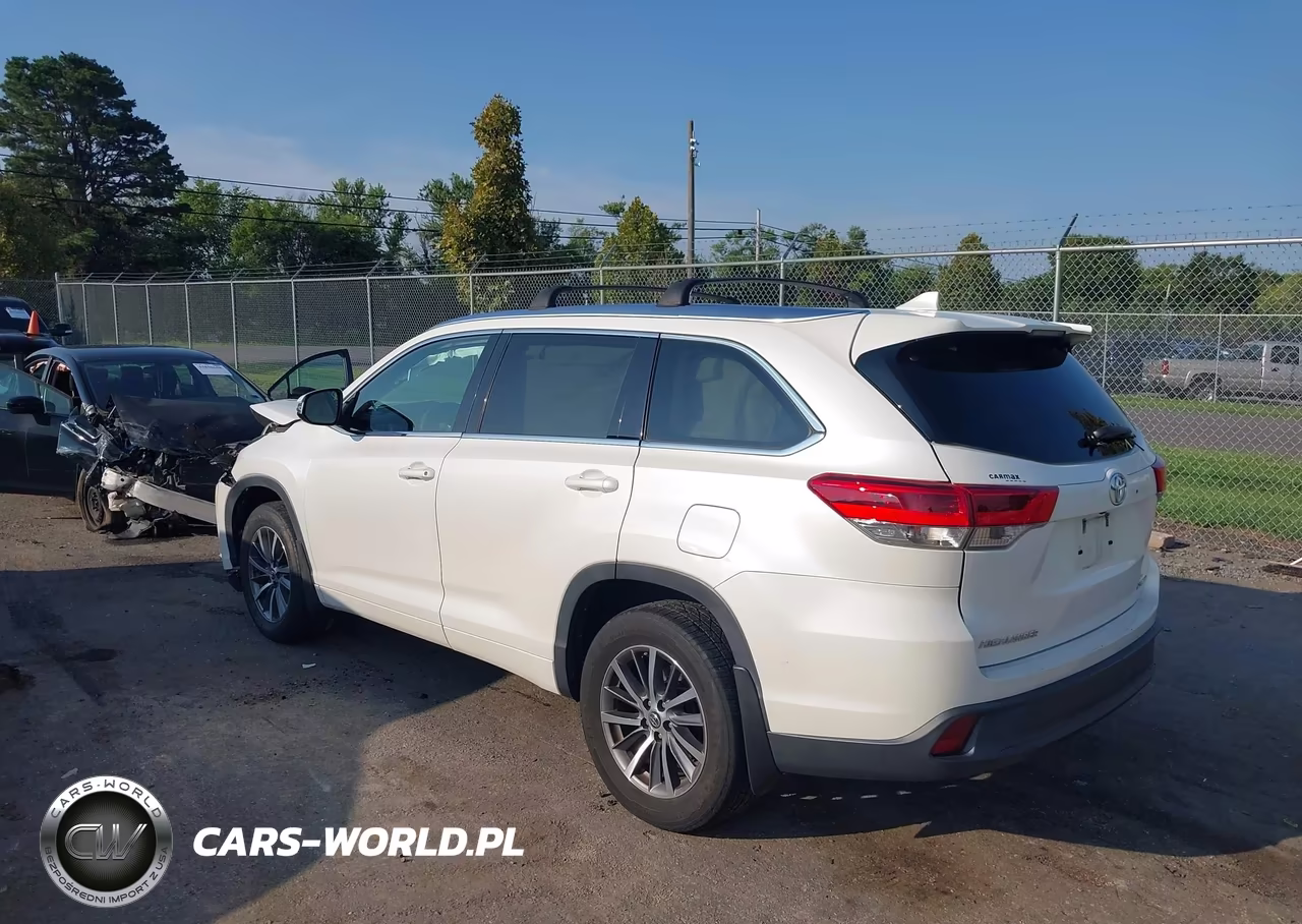 2017 Toyota Highlander Xle VIN:5TDJZRFH2HS458529 - 3