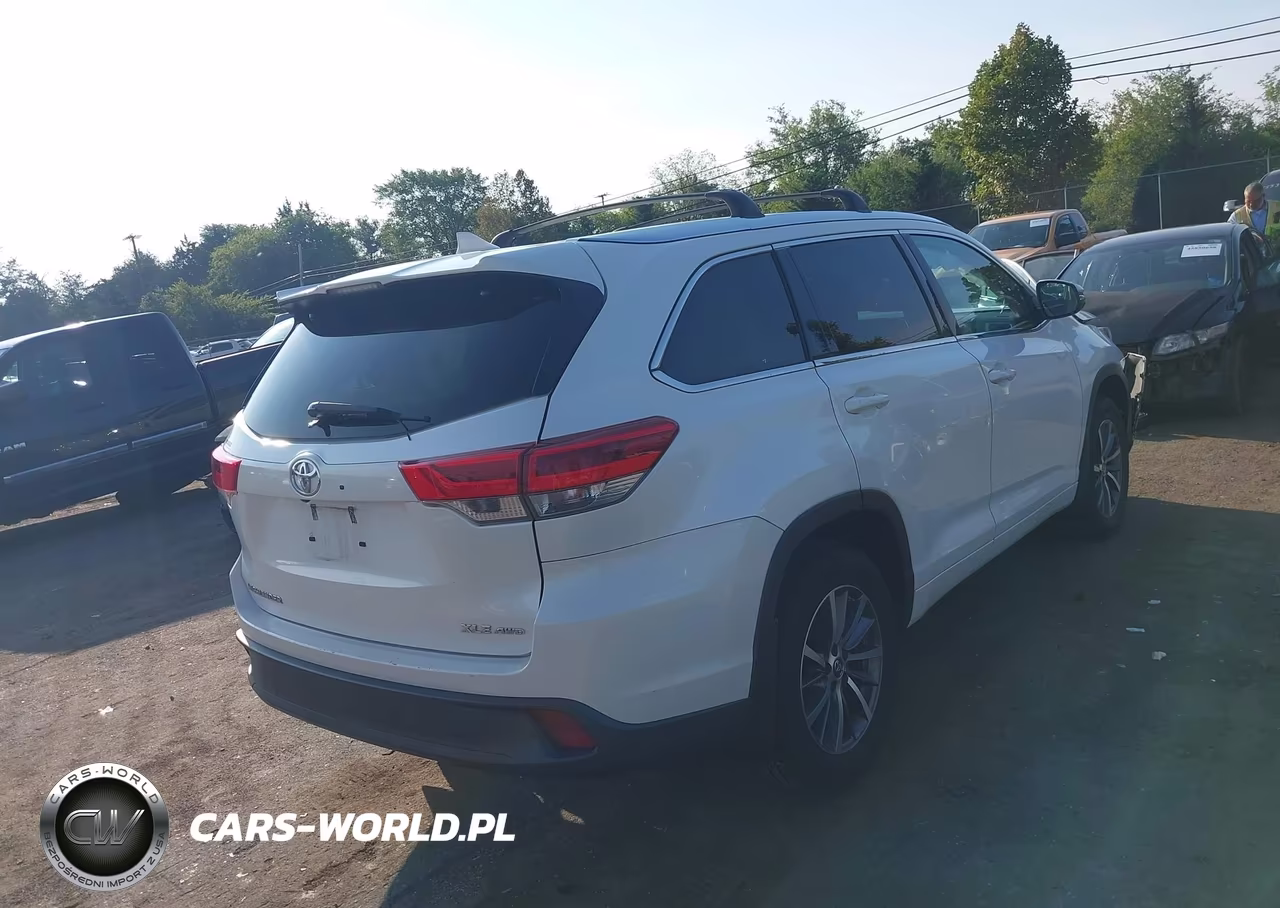 2017 Toyota Highlander Xle VIN:5TDJZRFH2HS458529 - 4