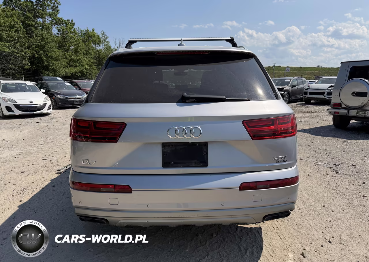 2018 Audi Q7 Premium Plus VIN:WA1LAAF74JD004268 - 11