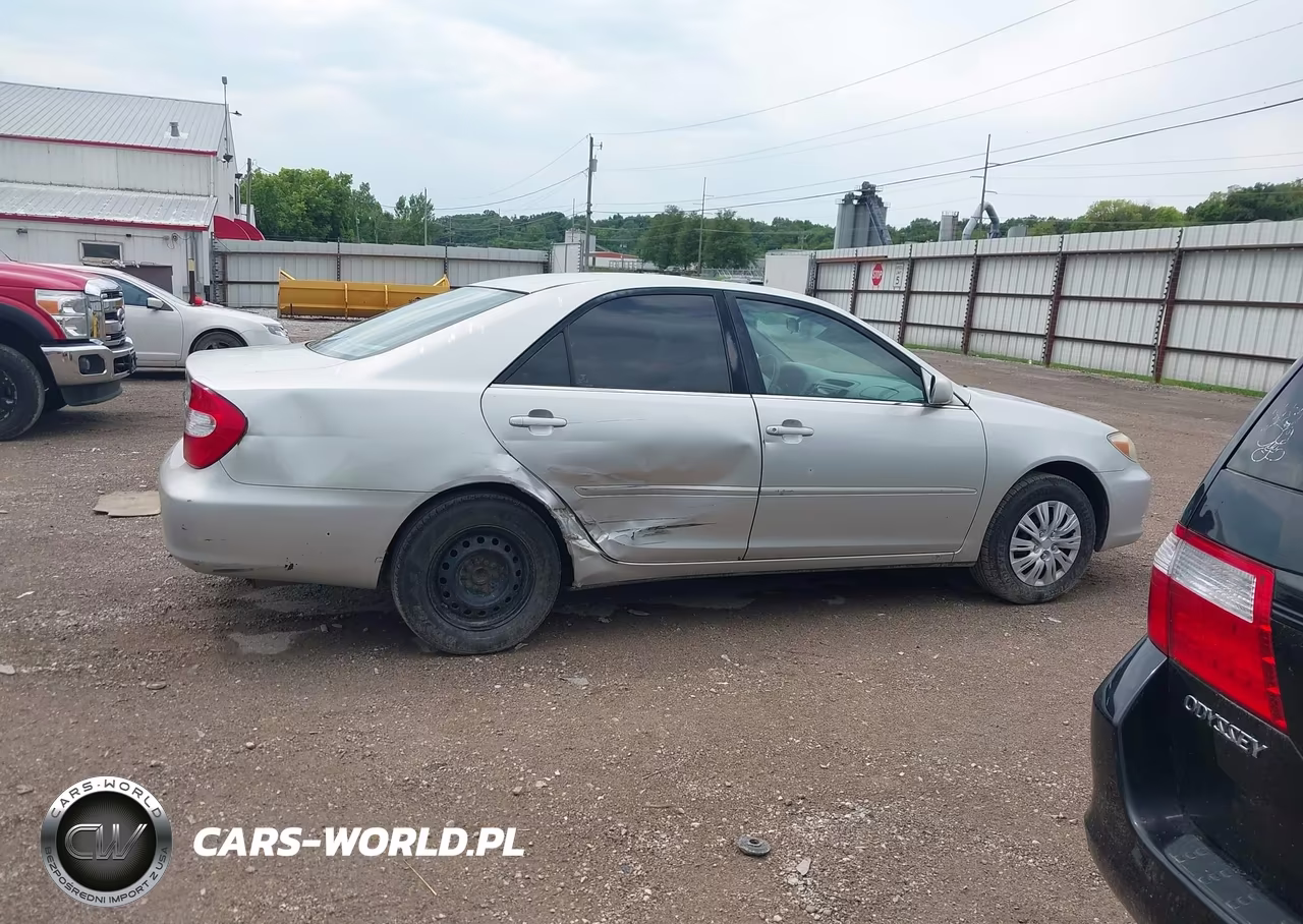 2002 Toyota Camry Le VIN:4T1BE32K12U511069 - 13